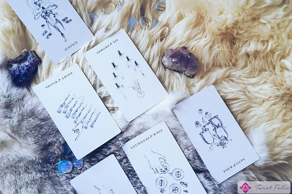 Un ejemplo de lectura de tarot utilizando la Tirada de Luna Nueva de Libra 
