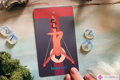 La tirada de cartas del Tarot del Ahorcado