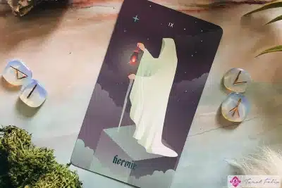 La tirada de cartas del Tarot del Ermitaño