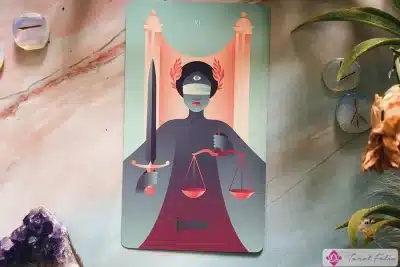 Tirada de cartas del Tarot de la justicia