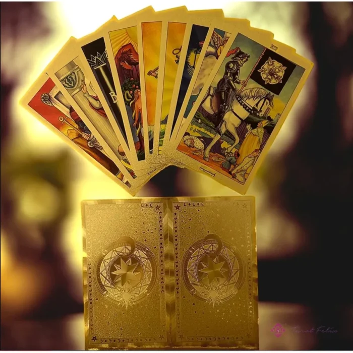 Tarot Rider Waite Dorado Premium: 78 Láminas Lujosas de PVC