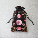 Mantel Altar Tarot Luna, diseño negro con fases lunares en rosa - Image 6
