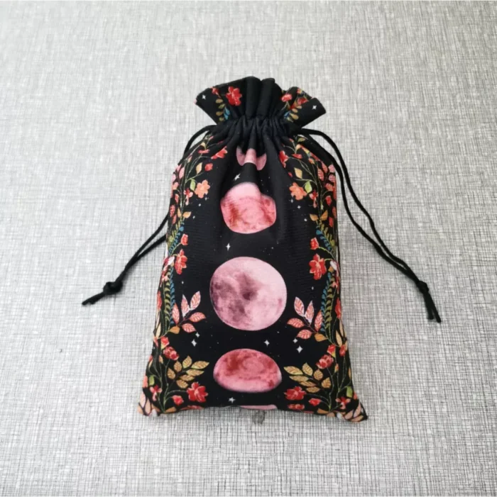 Mantel Altar Tarot Luna, diseño negro con fases lunares en rosa - Image 6