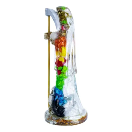 figura abrecaminos de colores curada