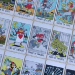 Mystical Medleys | Tarot Caricaturas Vintage | Edición Pocket - Image 2